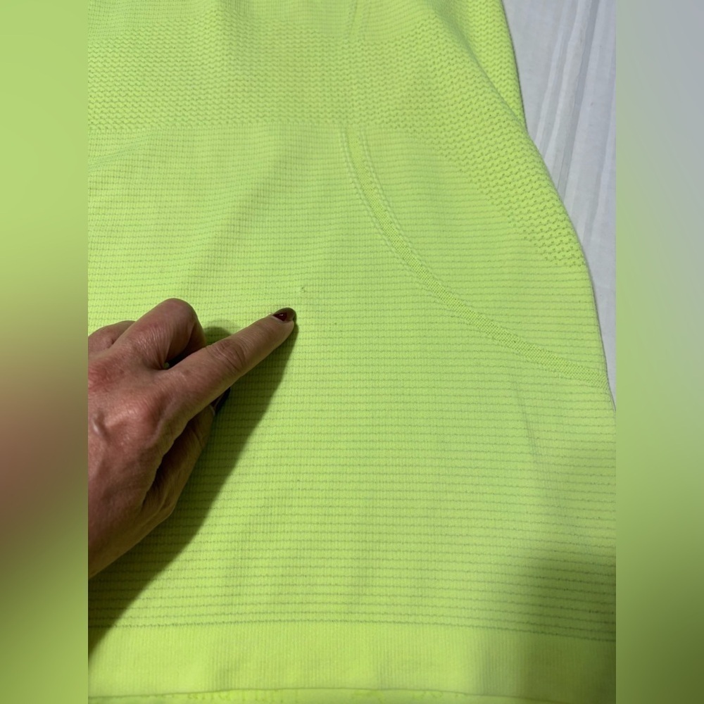 Lululemon Swiftly Tech Gym, Activewear Short Sleeve Crew Lucid Lime. Size 6 - Picture 11 of 11